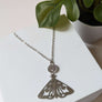 Collier papillon de nuit or ou argent de Roxy Lama