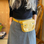Pochette Amaru moutarde de Kazak