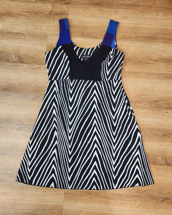 Robe zébrures noir blanc XL par Myco Anna