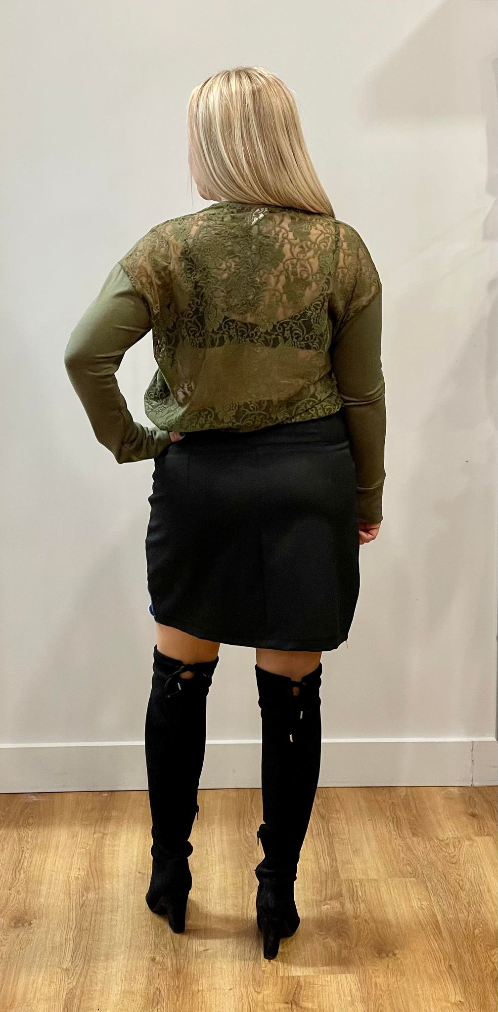 Chandail mou dentelle olive de APRT