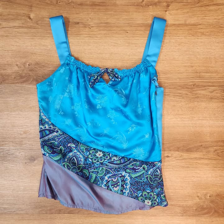 Haut satiné XS par Myco Anna