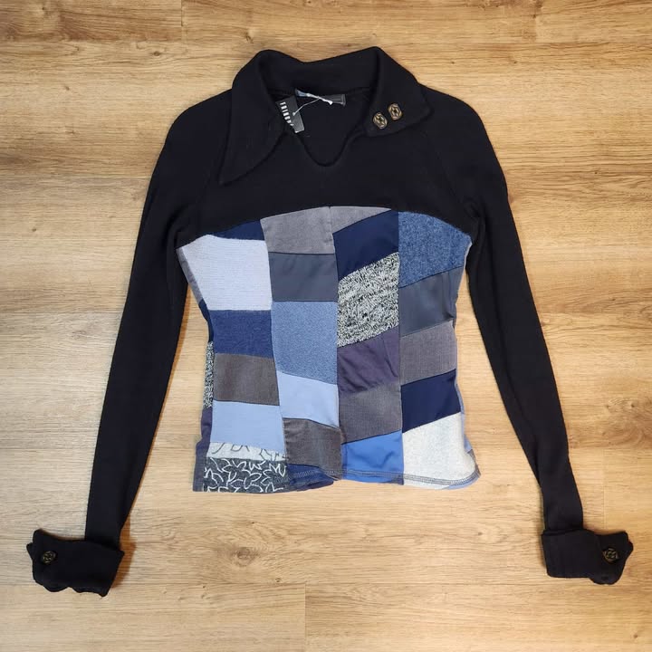 Chandail noir-bleu col boutons XS par Myco Anna