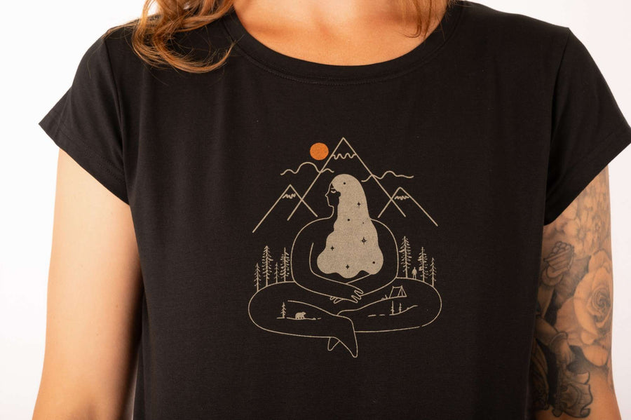 T-shirt Sofie mountain girl noir par 21 Tara