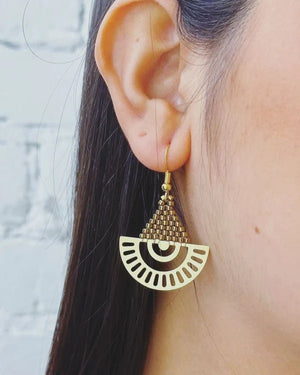 Boucles d'oreilles ethniques de soleil doré #26 par Carmelle