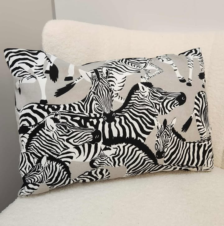 Coussin et bourrure ZEBRES par Makabane