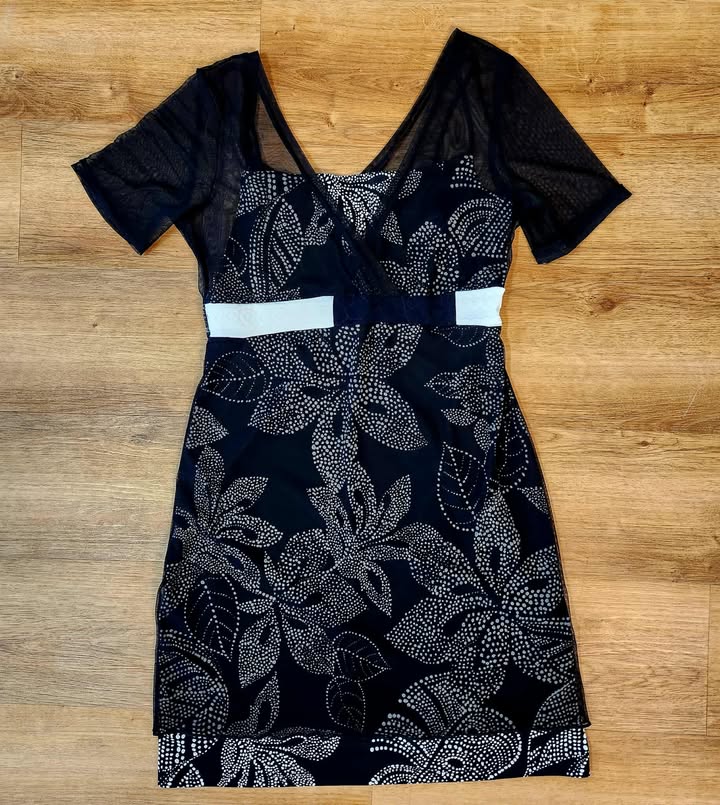 Robe romantique noir blanc medium par Myco Anna