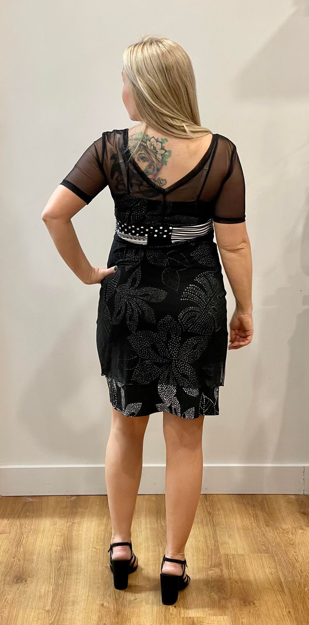 Robe romantique noir-blanc medium par Myco Anna_LE