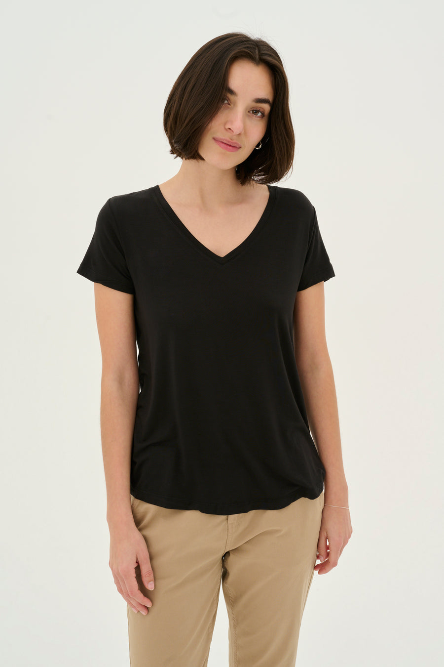 T-shirt Poppy V neck noir par Culture