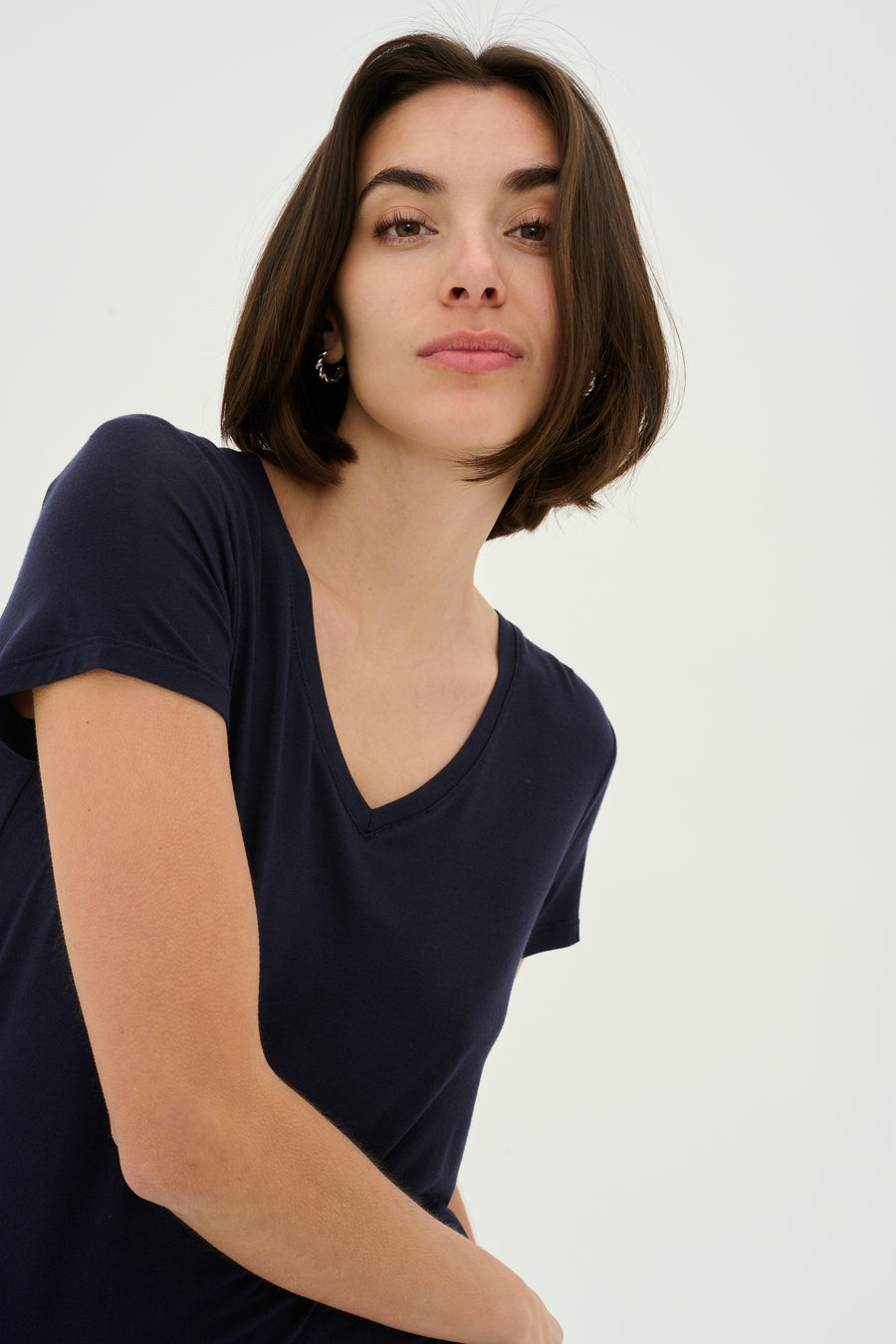 T-shirt Poppy V neck noir par Culture