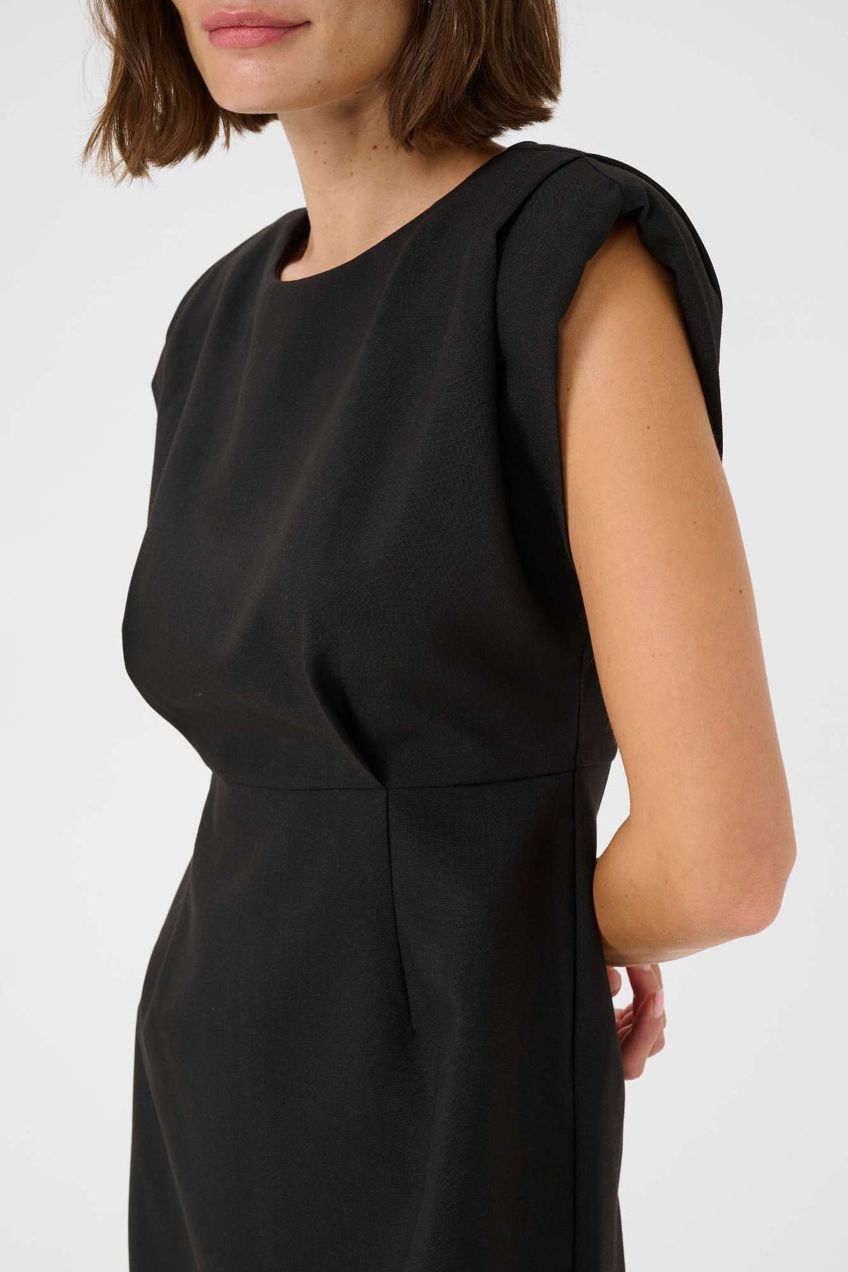Robe Cualaine noire par Culture