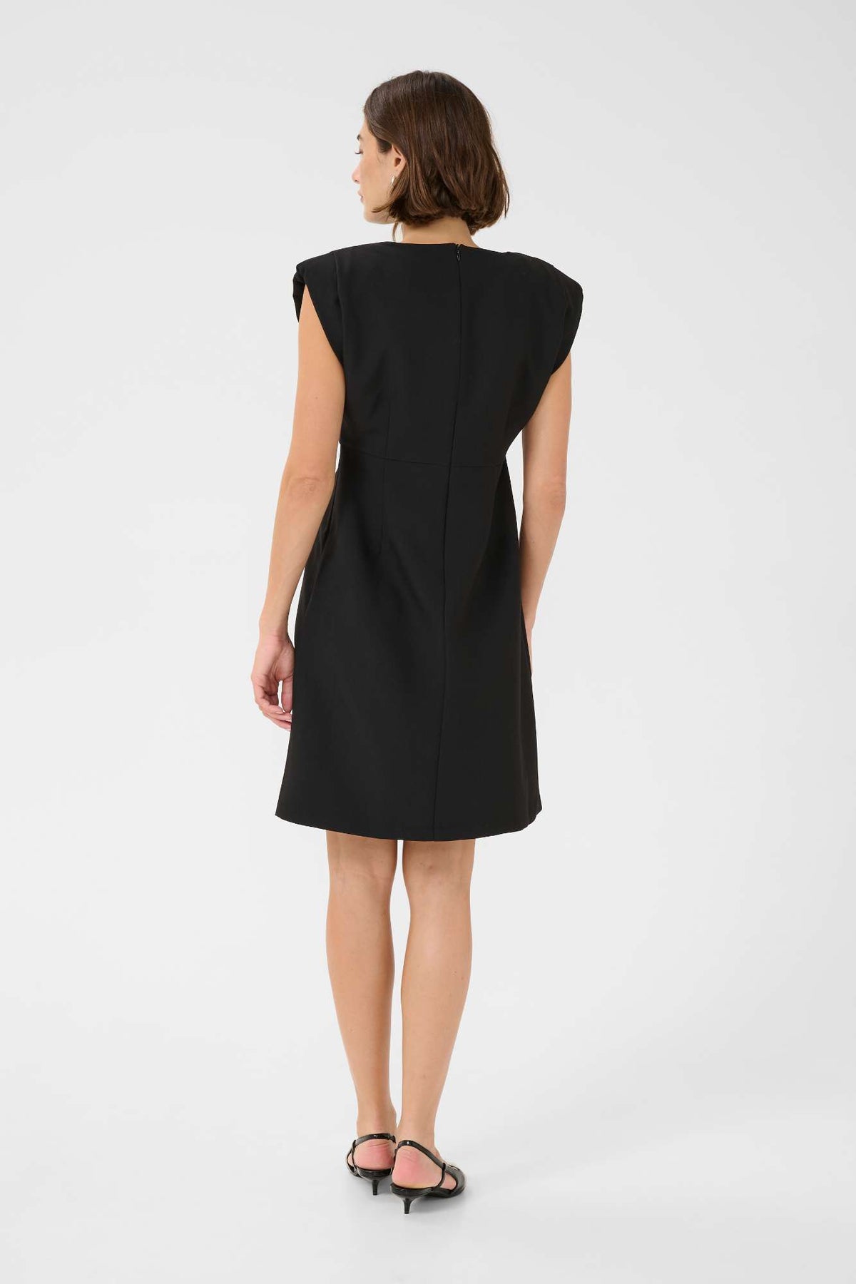 Robe Cualaine noire par Culture