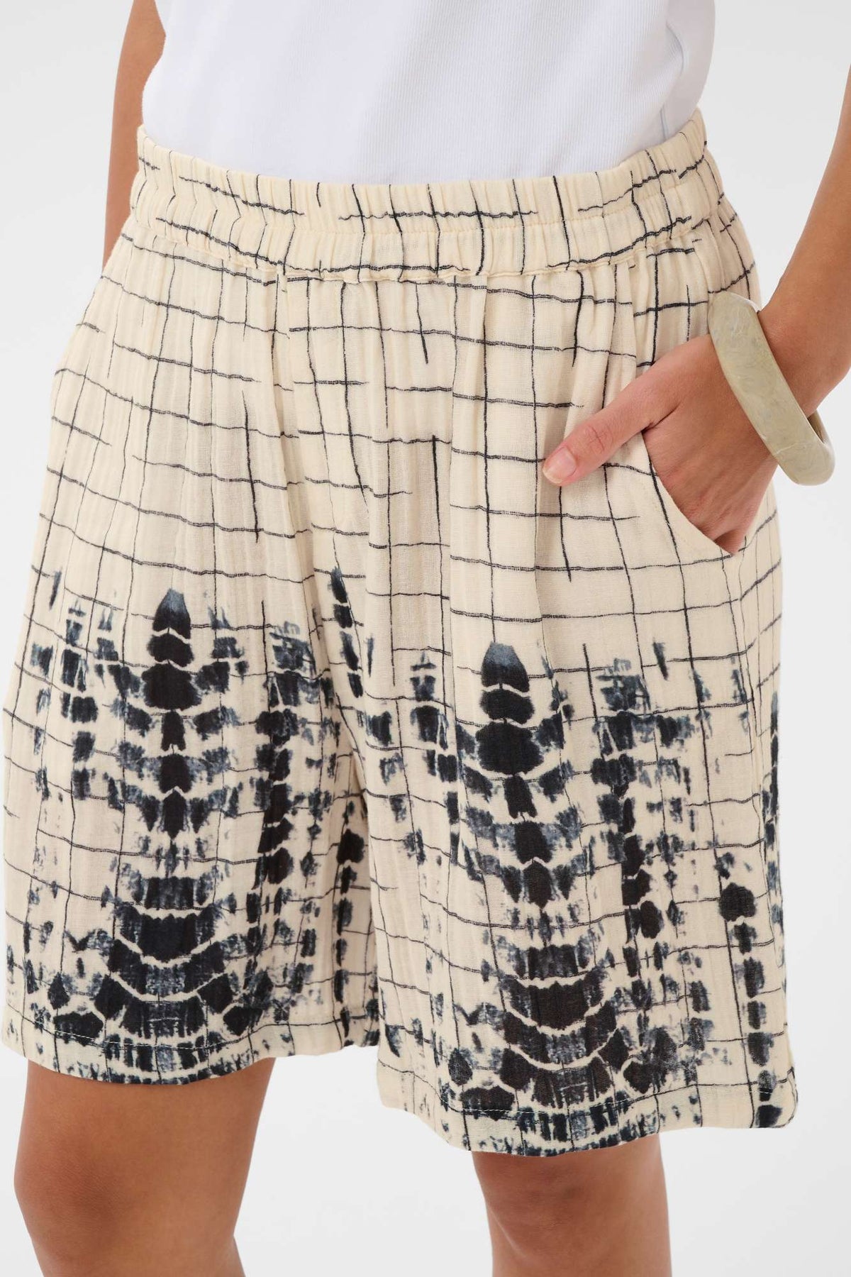 Short Chelita white cap black par Culture