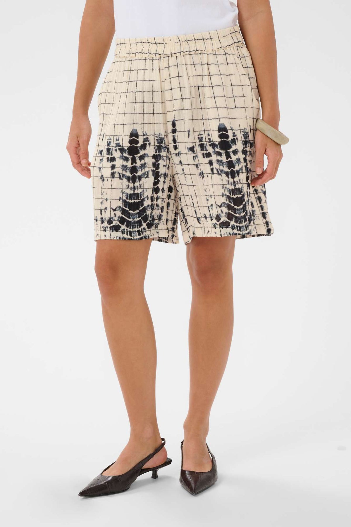 Short Chelita white cap black par Culture