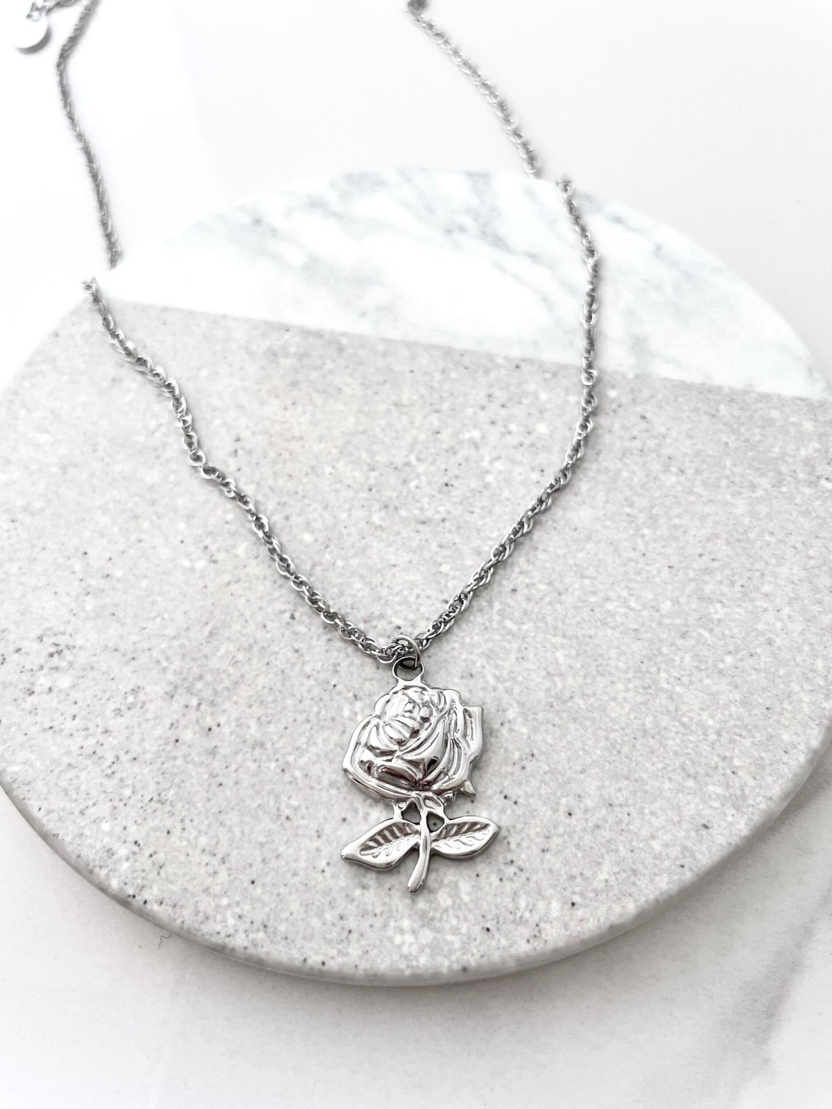Collier Rosa de Tokade