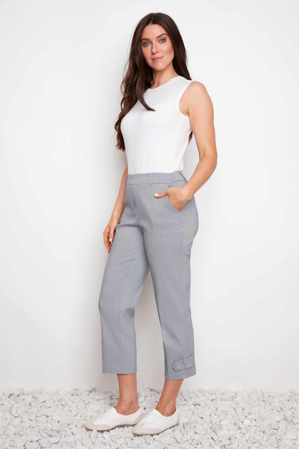 Pantalon fines rayures marine par Up!