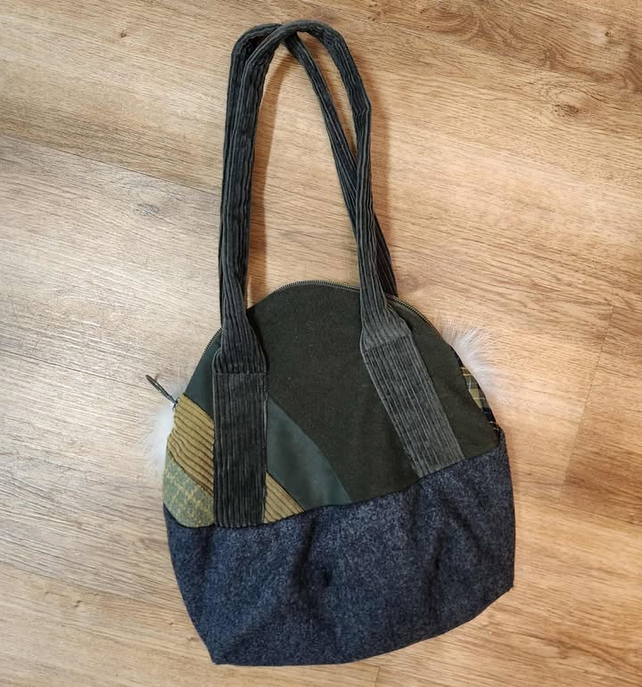 Sac à main pompon pièce unique neuve par Myco Anna