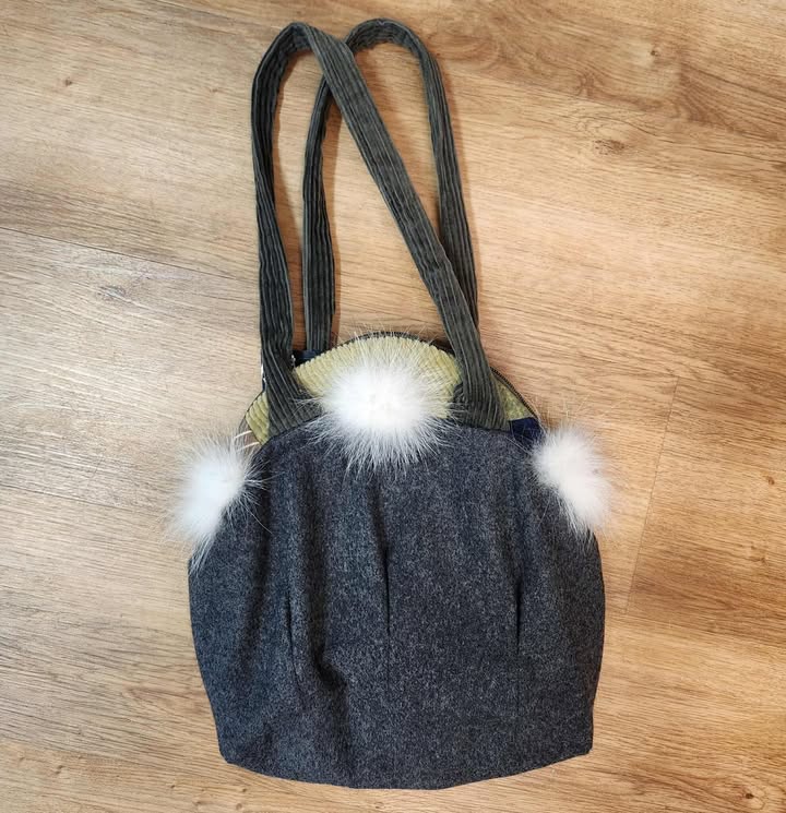 Sac à main pompon pièce unique neuve par Myco Anna