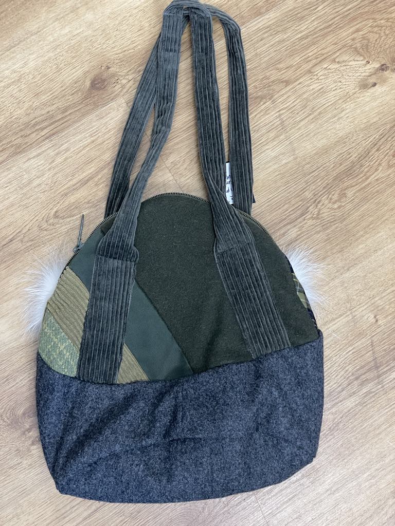 Sac à main pompons de renard recyclés par Myco Anna