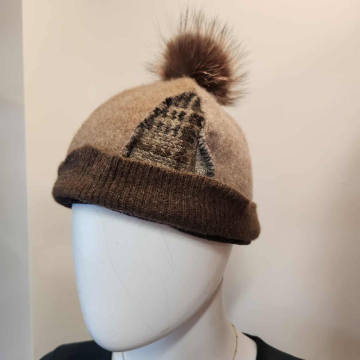 tuque pompon noir/taupe par Myco Anna