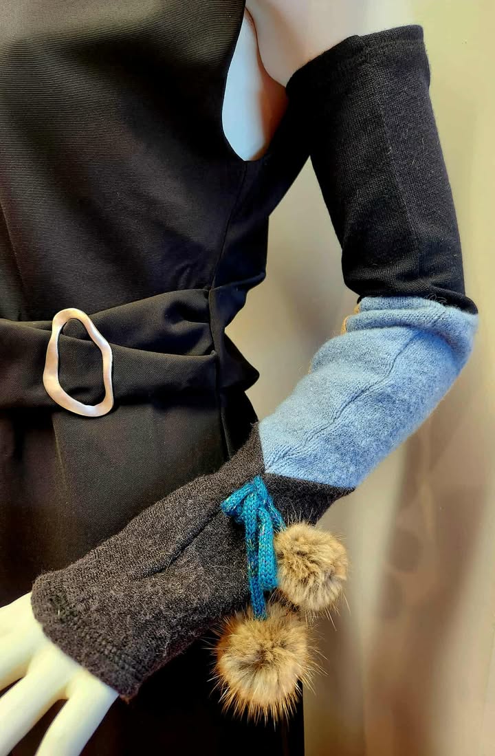 Manches pompons Petit par Myco Anna_LE