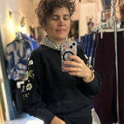 Crewneck Acacia noir fleurs de Kazak