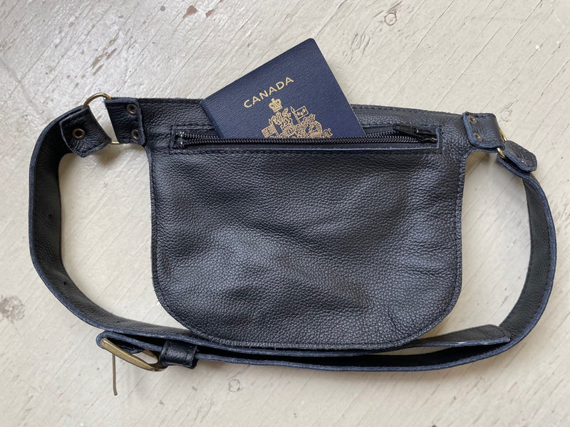 Pochette Amaru bleu lavande de Kazak