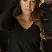 Chandail V neck plongeant noir de Louve