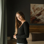 Chandail V neck plongeant noir de Louve
