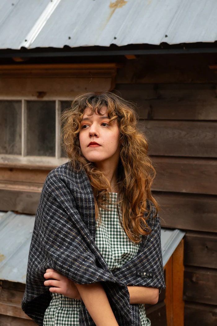 Foulard triangle tissage gris de Kazak