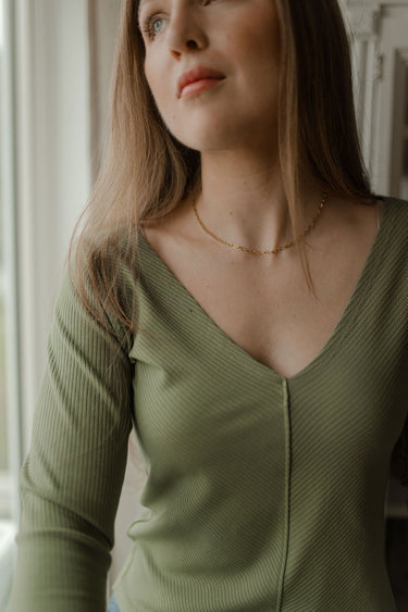 Chandail V neck plongeant sauge de Louve