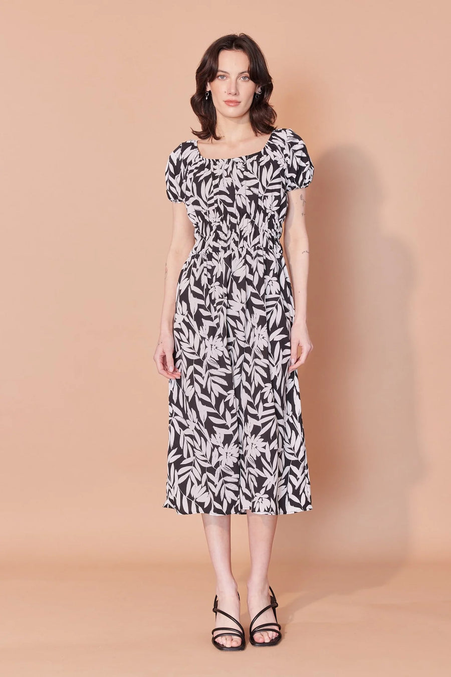 Robe Victoria feuilles noir et ivoire par Cherry Bobin