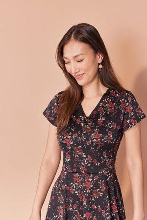 Robe Éléonore fleuri rouge fond noir par Cherry Bobin