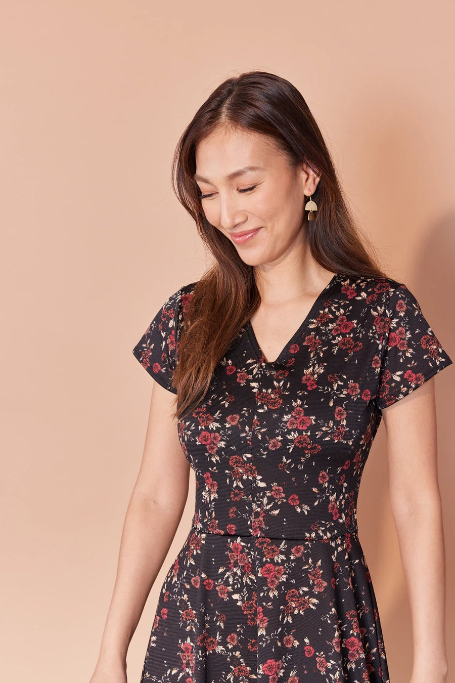 Robe Éléonore fleuri rouge fond noir par Cherry Bobin