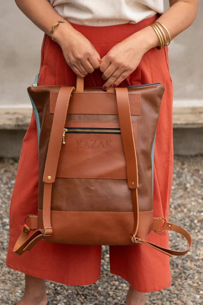 Sac Hobart orange et ciel de Kazak