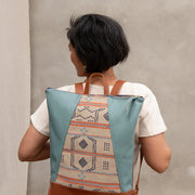 Sac Hobart orange et ciel de Kazak