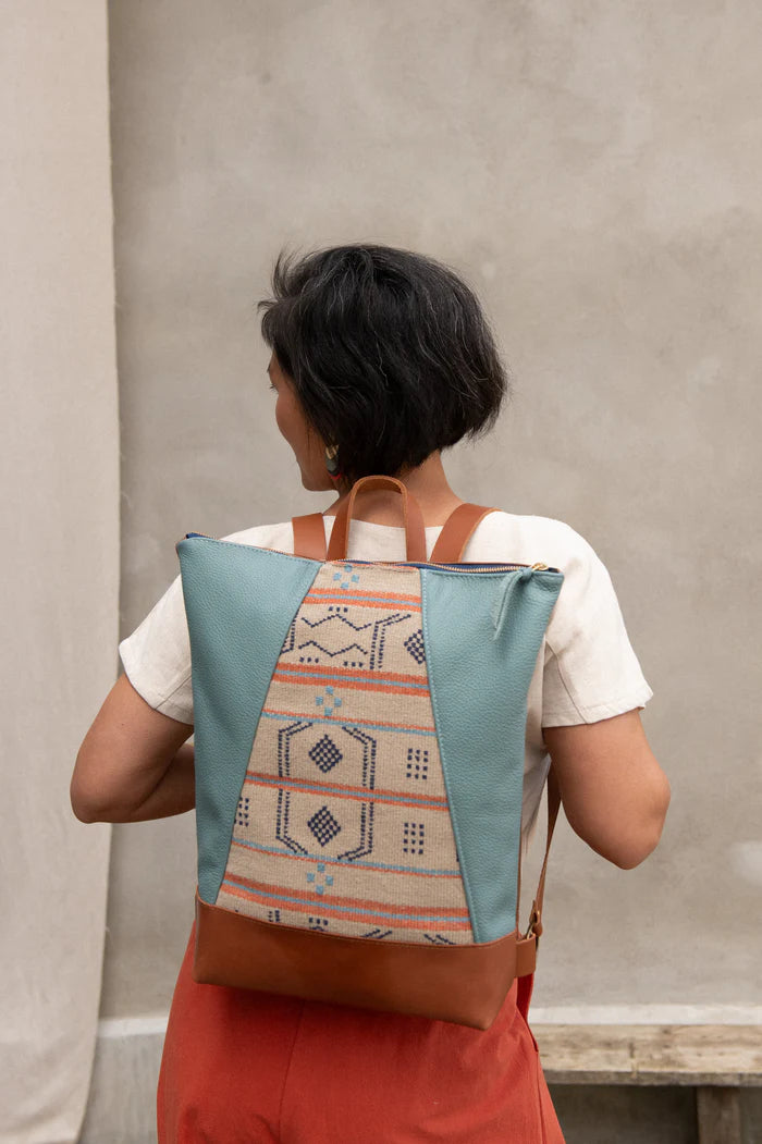 Sac Hobart orange et ciel de Kazak
