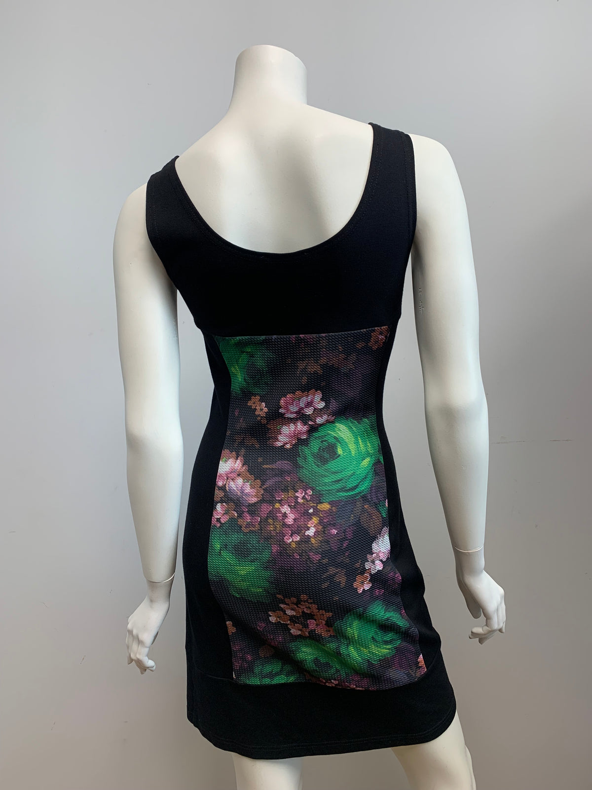 Robe noire et verte XS par Myco Anna_ER