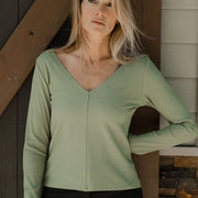 Chandail V neck plongeant sauge de Louve