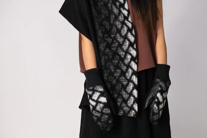 Mitaines tricot losanges noirs de Kazak