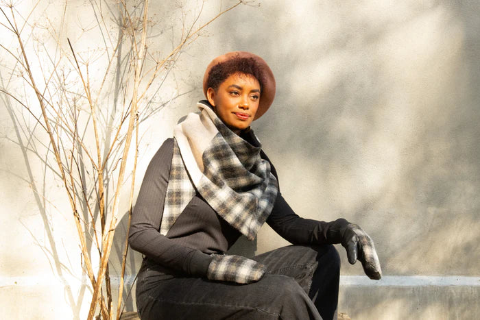 Mitaines tricot carreaux gris de Kazak