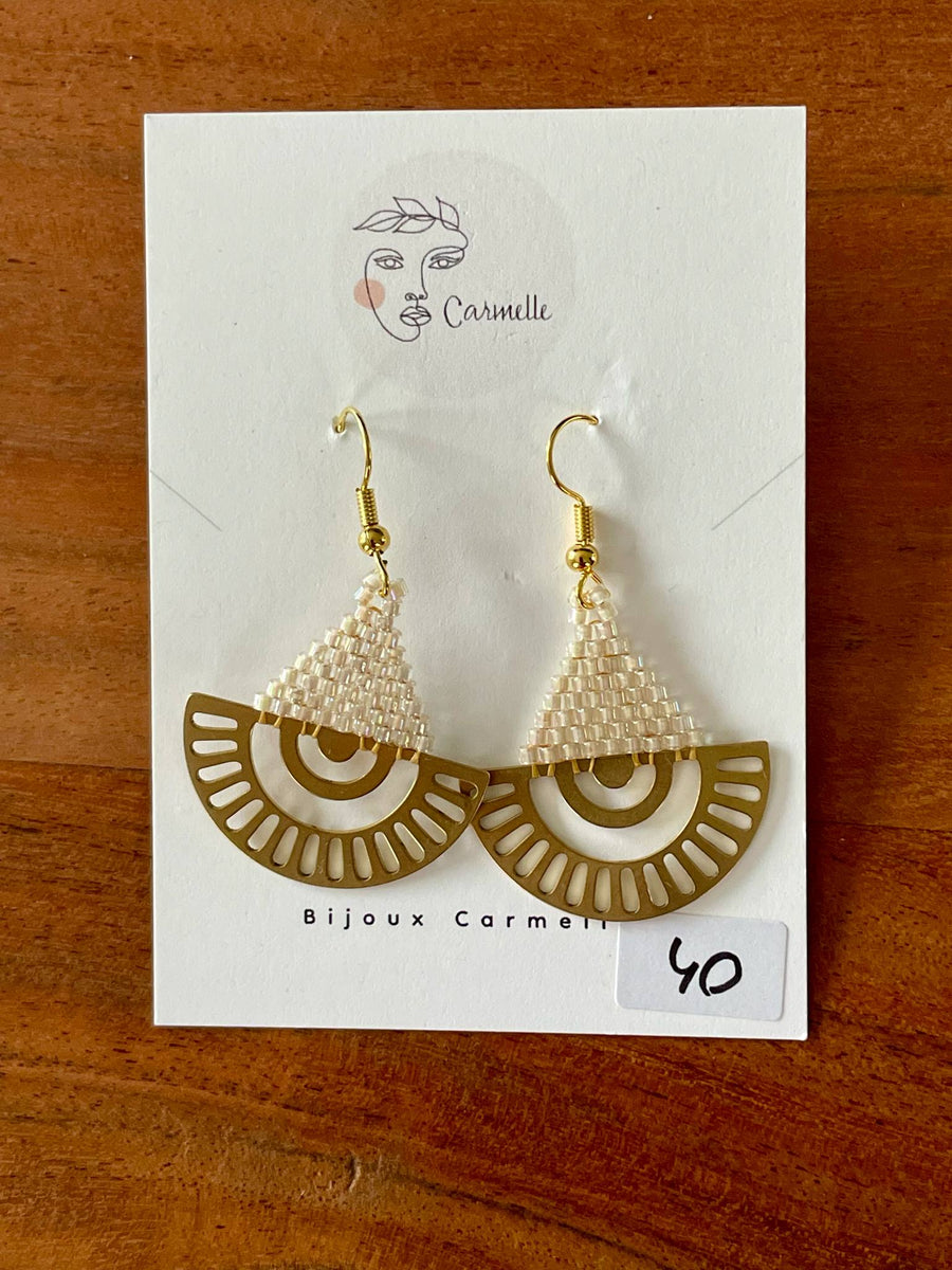 Boucles d'oreilles ethniques de soleil crème #25 par Carmelle