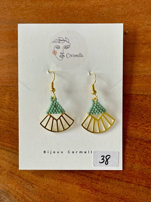Boucles d'oreilles éventails en perles de verre turquoise #29 par Carmelle