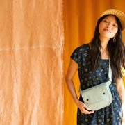 Pochette Amaru bleu poudre de Kazak