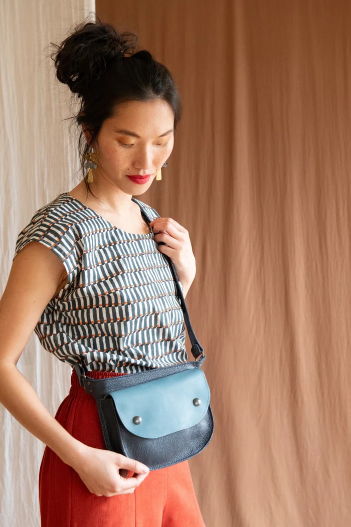Pochette Amaru ciel et marine de Kazak