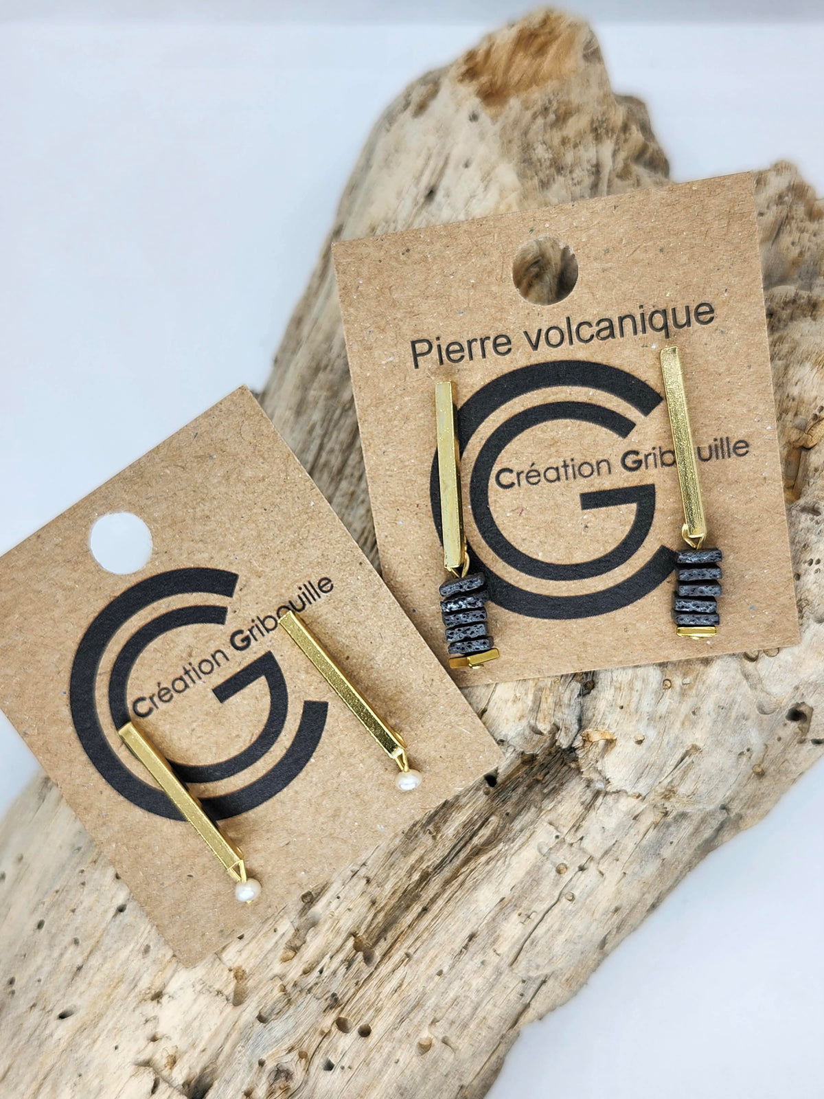 Boucles d'oreilles pierre volcanique noire #700 de Gribouille