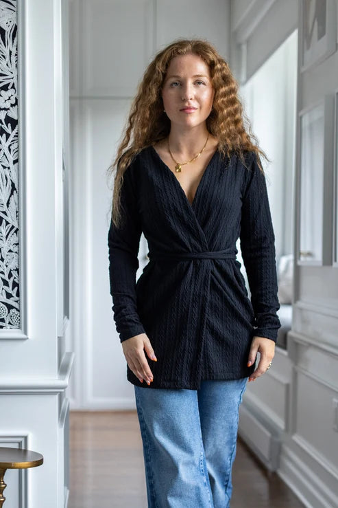 Cardigan à cordes noir de Louve