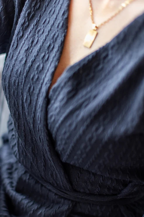 Cardigan à cordes noir de Louve