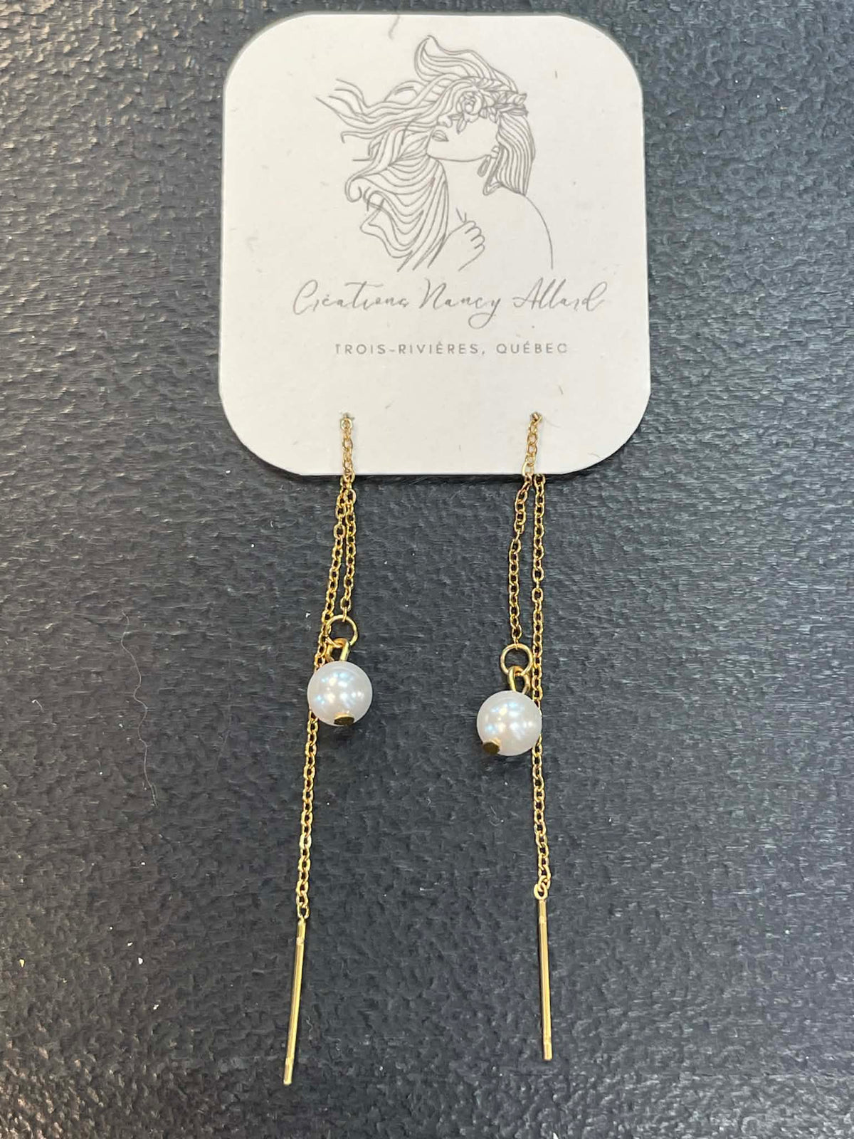 Boucles d'oreilles chainette avec perle par Nancy Allard