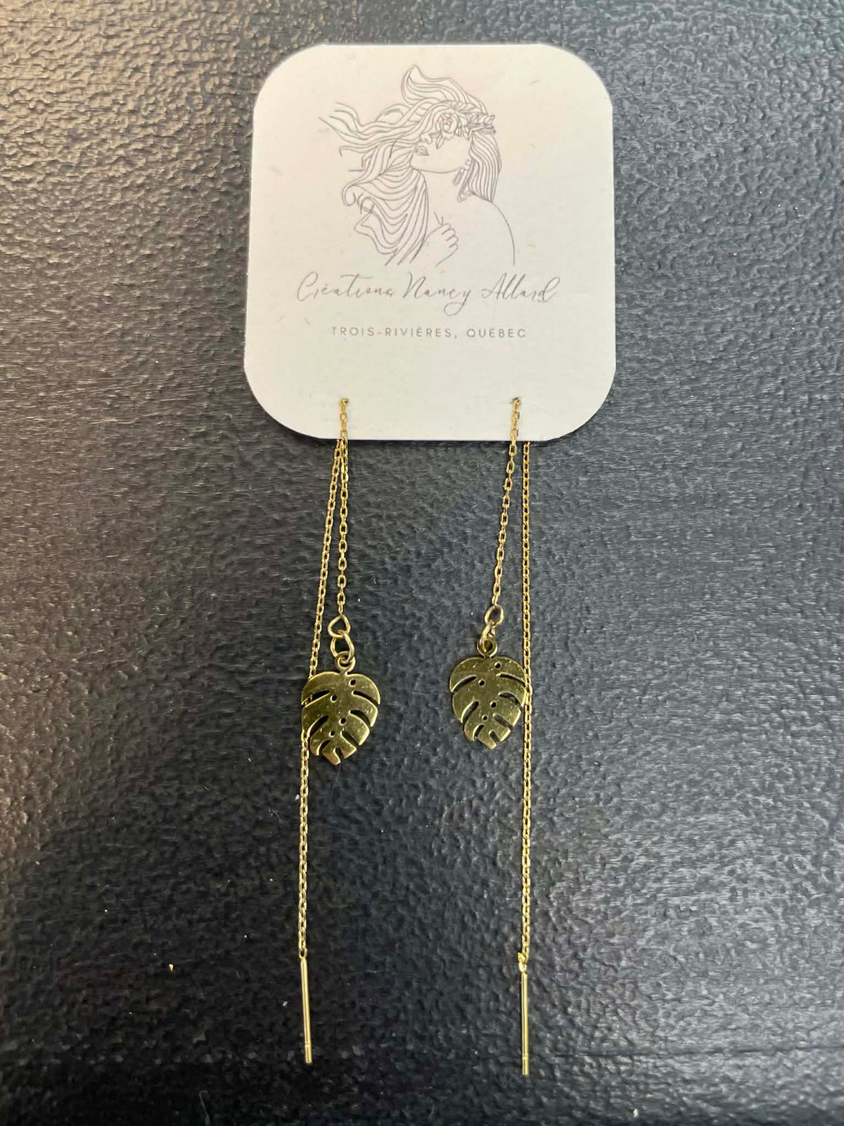 Boucles d'oreilles chainette petites feuilles par Nancy Allard