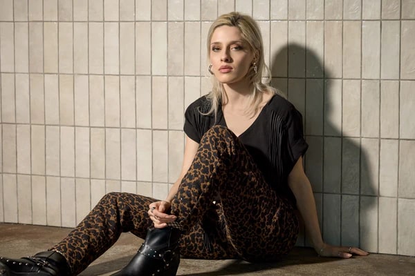 Haut Shout harper noir de Cokluch